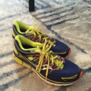 Saucony triumph running shoes. Size 11.5